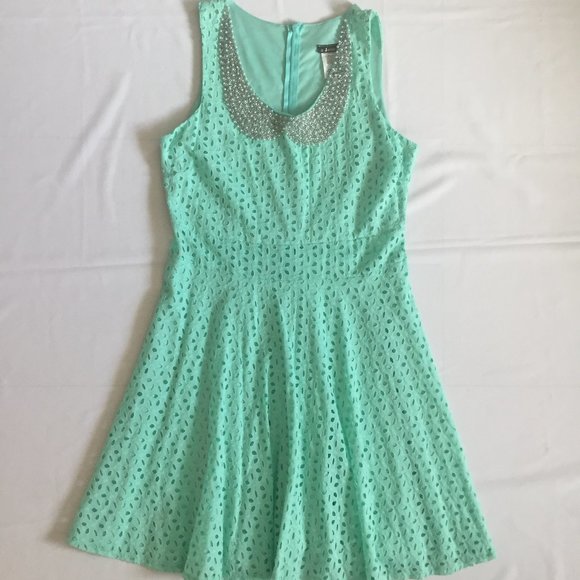 Grad Dress Mint Embroidered Lace Beaded Collar - Picture 2 of 16